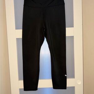 Nike Black Ankle Length Leggings